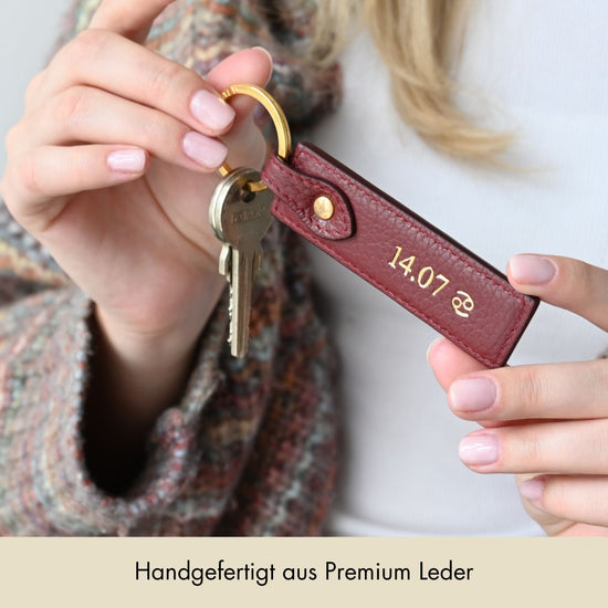 Schlüsselanhänger Classic genarbtes Leder | Dunkelrot & Gold